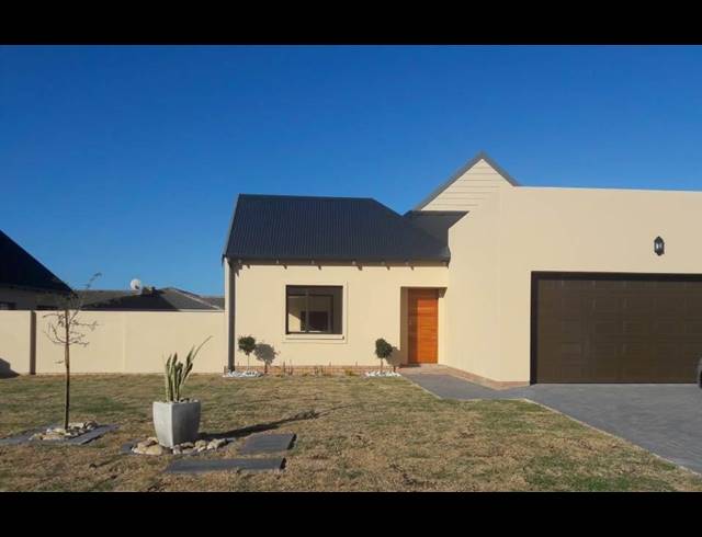 3 BEDROOM TOWNHOUSE RENTED IN LORRAINE